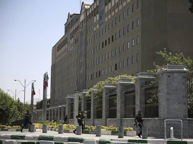 Irán Country Watch: La contradicción interna entre la diplomacia, la seguridad y el parlamento