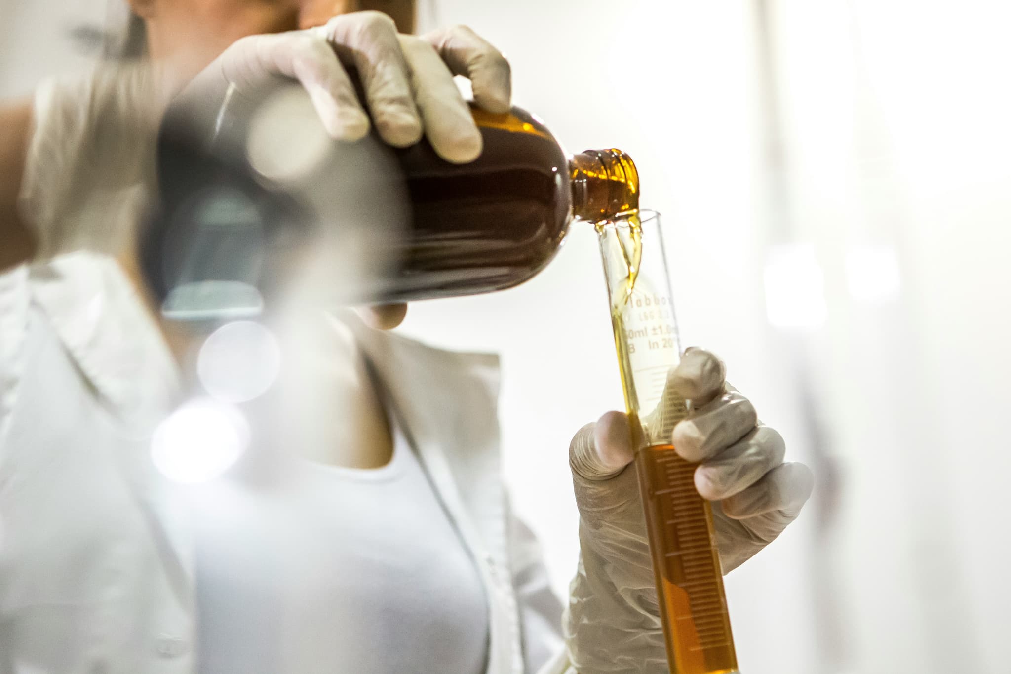 El propilenglicol en los productos farmacéuticos: la USP frente al grado industrial y por qué la distinción no es negociable
